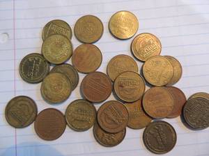 lot 146 image: Malibu castle & Malibu Grand Prix Forum Faire Tokens qty. 27