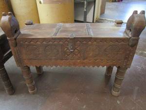 lot 2 image: ANTIQUE STANDING CHEST