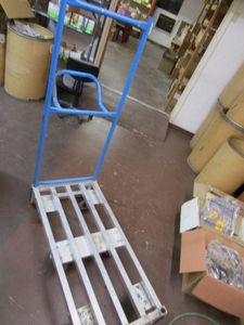 lot 117 image: UTILITY CART