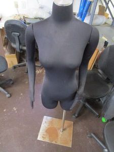 lot 45 image: FEMALE MANEQUIN ON STAND