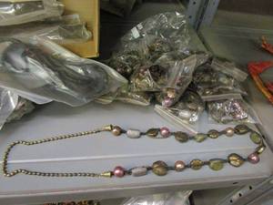 lot 58 image: LOT OF NECKLACES , WREATH HANGERS, METAL HANGING DISPLAY HOOKS FOR HOME DECOR.&nbsp