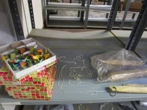 lot 67 image: BOXES OF HAND PAINTED BIRDS, NECLACE CHAINS, HANGING WOOD DECOR