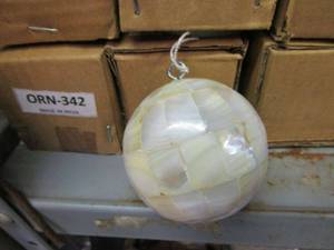 lot 77 image: LOT OF PEARL COLOR&nbsp BALL ORNAMENTS.&nbsp