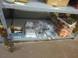 lot 80 image: HOME DECOR NEW STILL IN PACKAGING AND BOXES OF HAND PAINTED BIRDS&nbsp