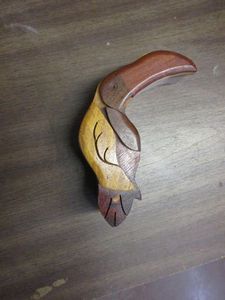lot 85 image: WOODEN TOUCAN TRINKET PUZZLE