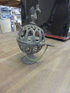 lot 90 image: BRASS INCENSE BURNER