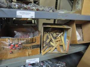 lot 105 image: GENEROUS AMOUNT OF BEADS AND HANGING WOOD PIECES FOR DECOR