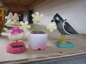 lot 139 image: SOLAR DESK TOYS