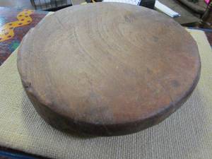 lot 142 image: HAND CARVED WOODEN STOOLHOME DECOR