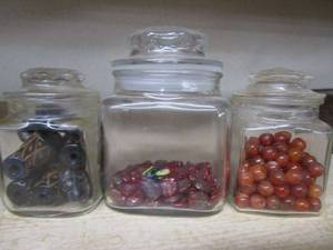 lot 122 image: 3 GLASS JARS WITH BEADS