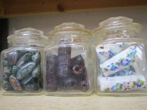 lot 125 image: 3 GLASS JARD FILLED WITH CHUNKY GLASS BEADS