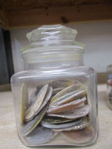 lot 131 image: GLASS JAR FILLED WITH CHUNKY FLAT BEADS