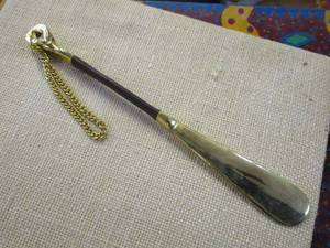 lot 152 image: BRASS SHOE HORN