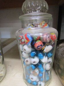 lot 189 image: GLASS JAR FILLED WITH COLORFUL GLASS BEADS