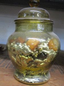 lot 207 image: VINTAGE GLASS JAR FILLED WITH MISC BEADS
