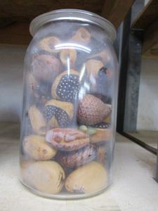 lot 210 image: GLASS JAR FILLED WITH CHUNKY BEADS