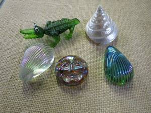 lot 268 image: GLASS SHELLS, MOON, AND ALIIGATOR. ALIGATOR MISSING TAIL AND 2 FEET.&nbsp