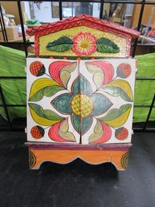 lot 245 image: HAND MADE AND PAINTED HOUSE LIKE BOX WITH HAND CARVED PEOPLE SCENE INSIDE. AMAZING DETAIL.&nbsp