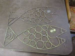 lot 335 image: FISH WALL DECOR