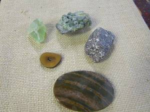 lot 396 image: GREEN BOTYROIDAL WAVELLITE, CORONITE, KRYPTONITE CALCITE, JASPER, PETTIFIED WOOD