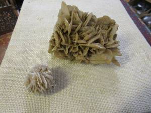 lot 398 image: DESERT ROSE SELENITE CRYSTAL