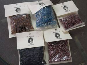 lot 276 image: LOT OF GLASS BEADS NEW IN PACKAGE, MAHARANI LABELED, HAND MADE IN INDIA