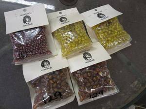 lot 284 image: LOT OF GLASS BEADS NEW IN PACKAGE, MAHARANI LABELED, HAND MADE IN INDIA
