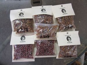 lot 286 image: LOT OF GLASS BEADS NEW IN PACKAGE, MAHARANI LABELED, HAND MADE IN INDIA
