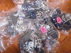 lot 306 image: LOT OF NECKLACES NEW IN PACKAGING