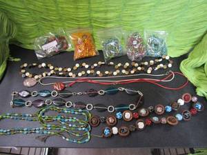 lot 311 image: LOT OF NECKLACES, SOME NEW IN PACKAGING, WIRE WRAPPED STONE NECKLACES, FLAT ROUND NEUTRAL BEADED NECKLACE, GREEN AND BLUE GLASS BEAD NECKLACE, AND MORE
