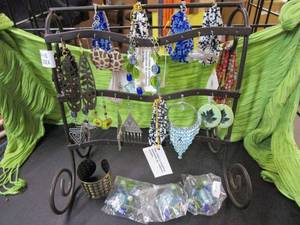 lot 321 image: ALL JEWELRY SHOWN. JEWELRY STAND NOT INCLUDED.&nbsp
