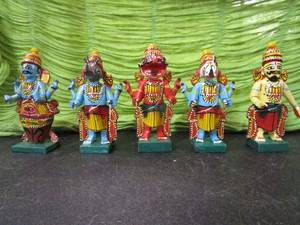 lot 328 image: GROUP OF HAND PAINTED FIGURES FROM INDIA
