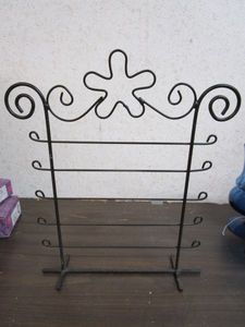 lot 361 image: BLACK METAL JEWELRY STAND