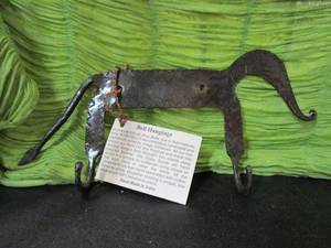 lot 362 image: IRON WALL DECOR WITH HOOKS TO HAND BELL HANGINGS.&nbsp