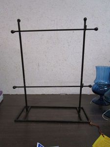 lot 379 image: BLACK METAL NECKLACE AND BRACELET DISPLAY STAND