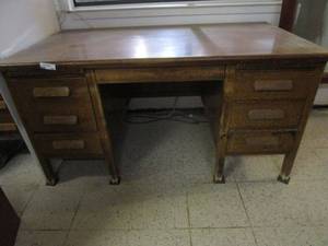 lot 420 image: VINTAGE&nbsp DESK WITH DRAWERS