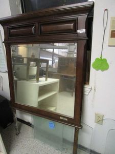 lot 423 image: SQUARED MIRROR TOP FOR DRESSER. WOOD FRAMED,&nbsp