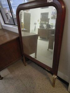 lot 424 image: MIRROR TOP FOR DRESSER WITH WOOD FRAME.&nbsp