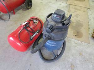 lot 30 image: HUSKY 1 GAL AIR COMPRESSOR WITH HOSE &amp 1.75 PEAK HP SHOP VAC