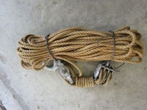 lot 52 image: 31 ROPE PULLEY HOIST 38, GREAT CONDITION, NO VISIBLE FRAYS OR TEARS