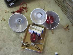 lot 47 image: SHOP CLAMP LIGHTS WITH BULBS &amp PROTECTIVE COVERS  EXTRA BULBS
