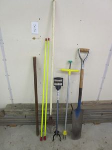 lot 106 image: SHOVEL, RAKE, AERATOR,GRABBER TOOL, HITCHIN RODS