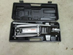 lot 26 image: 2 14 TON JACK IN CASE