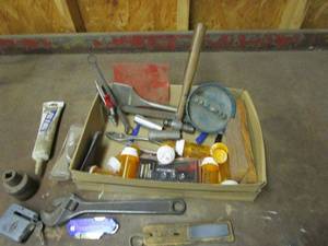 lot 19 image: TOOLS INCL. HAMMER, MAC WRENCH, SNAP-ON 1 12 SOCKET &amp MORE
