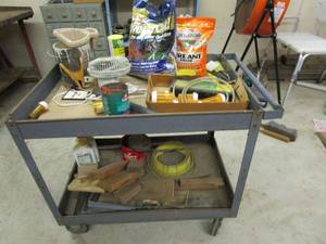 lot 9 image: UTILITY CART W VARIOUS MISCELANEOUS ITEMS INCLUDED