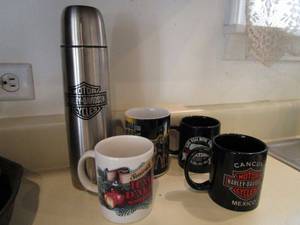 lot 197 image: HARLEY DAVIDSON COFFEE CUPS AND 1 DALLAS POLICE SWAT MUG