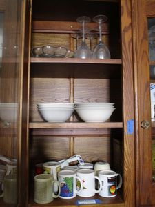 lot 167 image: CONTENTS OF KITCHEN CABINET VERTICALLY
