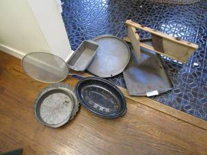 lot 188 image: COOKIE SHEETS, CAKE PAN, LOAF PAN, ANTIQUE SLICER