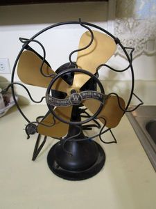 lot 87 image: WESTINGHOUSE WHIRLWIND FAN STYLE 280598, BRASS BLADES, GREAT CONDITION, UNTESTED