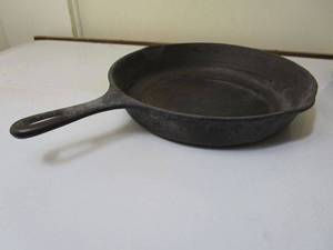 lot 71 image: 11 CAST IRON SKILLET